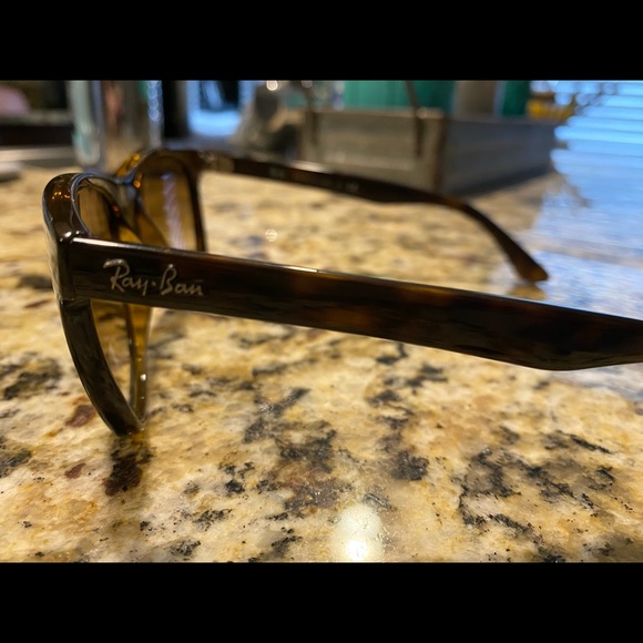 Ray-Ban Sunglasses - Picture 2 of 10